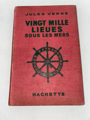 la couverture d'un livre sur laquelle figure l'image d'une barre de navire