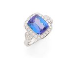 une bague en saphir et diamant
