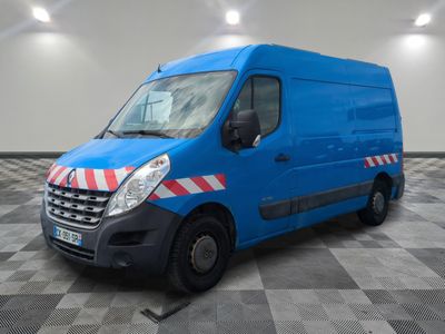 la photo d'une camionnette bleue garée dans une pièce