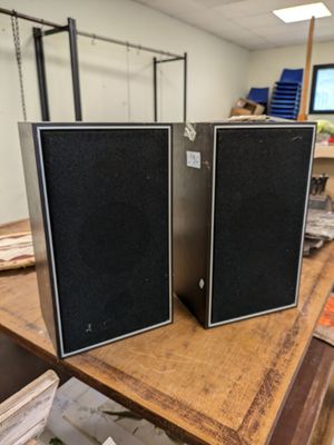 Deux enceintes audio - Photo 1