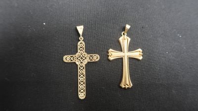 deux croix dorées sur fond noir