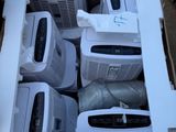une boîte contenant plusieurs climatiseurs