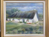 une peinture à l'huile représentant une maison blanche au toit de chaume