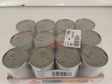 plusieurs boîtes de conserve posées dans un carton sur une table