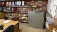 - 1 Bureau "ministre" en bois vers 1950 (photo 2)