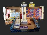 une boîte remplie d'objets assortis qui s'y trouvent