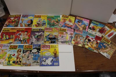 beaucoup de bandes dessinées sur la table