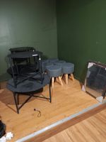 Lot de 4 guéridons bas et 6 tabourets