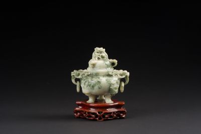 Pot couvert en pierre dure à décor sculpté de dragons, piéte… - Photo 1