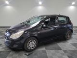 la photo d'une voiture noire garée dans un garage