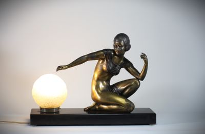 Travail Art Déco vers 1930, sculpture lumineuse représentant… - Photo 1