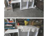 deux photos d'un bureau avec une étagère et une chaise