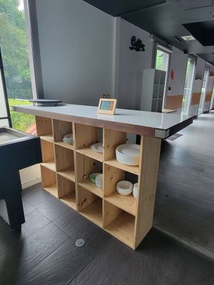 Etagère en sapin, plateaux rapportés