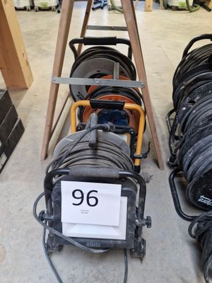 de nombreux types de tuyaux exposés dans un magasin
