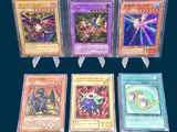Quatre types différents de cartes Pokémon sont représentés sur un fond bleu
