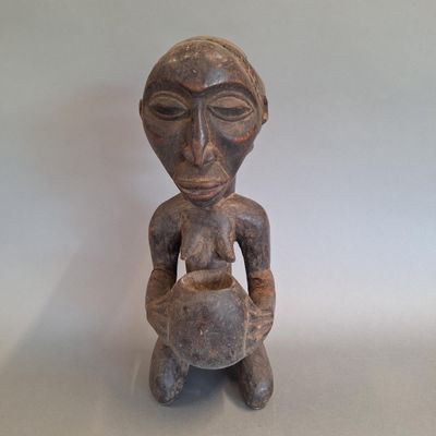 RDC (Ex Zaïre) LUBA - Statue porteuse de coupe dite "mendian…