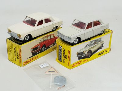 deux voitures-jouets qui se superposent
