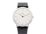 une image représentant une montre-bracelet au cadran blanc