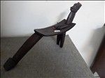Ancien tabouret tripode Lobi-Dagari.