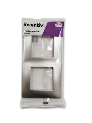 un paquet contenant deux feuilles de papier blanc