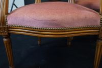 Suite de quatre fauteuils à dossier médaillon et pieds fusel… (photo 4)