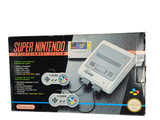 une boîte contenant une console de jeux vidéo