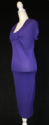 une image d'une robe violette sur un mannequin, un mannequin, un mannequin, un mannequin, un mannequin, un mannequin, un mannequin, un mannequin