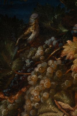 une image représentant un tableau sur lequel figure une grappe de raisin posée sur une table