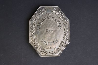 an old silver coin with the words ' the national best ' engraved on it