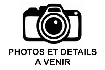 une photo en noir et blanc d'un appareil photo accompagnée de la mention « photos et détails à venir »