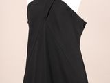 le dos d'une robe sur un mannequin mannequin mannequin mannequin mannequin mannequin mannequin mannequin mann