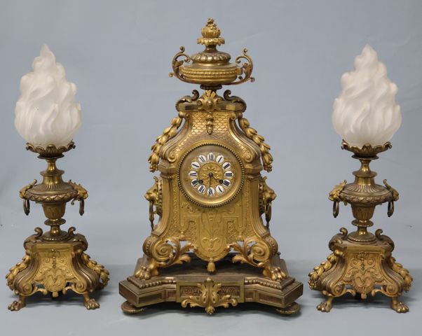 Importante garniture de cheminée Napoléon III en bronze doré cise...