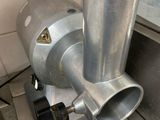 une machine posée sur le comptoir d'une cuisine