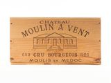a wooden sign that says moulinin ' a ventt on it