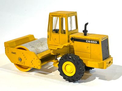 CONRAD. Engin de chantier CATERPILLAR Compactor CAT CS653, R…