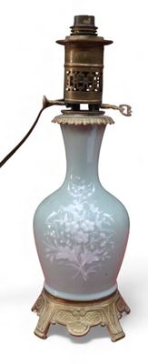 Lampe à en céladon monture bronze, H 36 cm