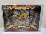 Le jeu de cartes à collectionner Pokémon est présenté dans un étui en plastique transparent.