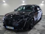 la photo d'une voiture noire garée dans un garage