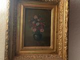une photo d'un tableau accroché au mur