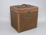 malle Louis Vuitton à motif Monogram, avec doublure en cuir et finitions en laiton
