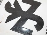 a picture of a street sign with the letter r on it