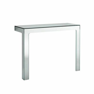 une console en verre avec des pieds chromés et un plateau en verre