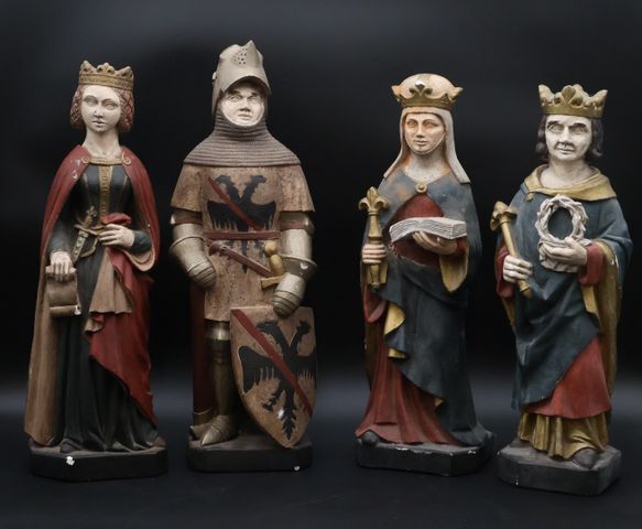 Suite de 4 personnages médiévaux en plâtre polychrome. H : 41 à 4...