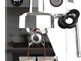 une image d'une machine à café avec deux tasses de café