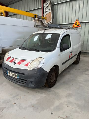 Véhicule utilitaire RENAULT Kangoo immatriculé DF-793-HK, 1ère mi