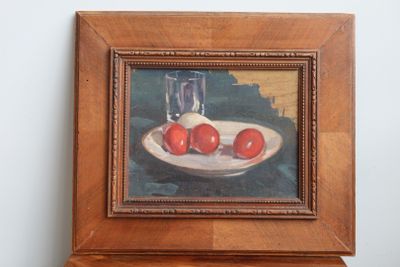 une photo d'un tableau représentant des pommes dans une assiette