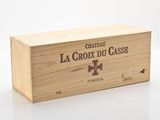 une boîte en bois portant une étiquette