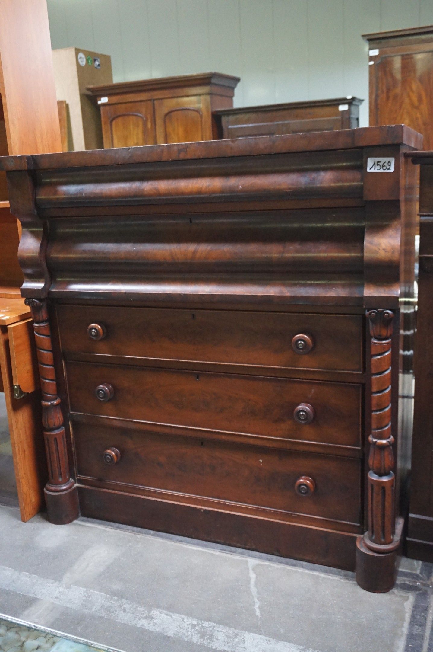 Commode anglaise du XIXe siècle - acajou - H : 128 cm - L : …