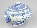 a blue and white tureeny with a rose on it