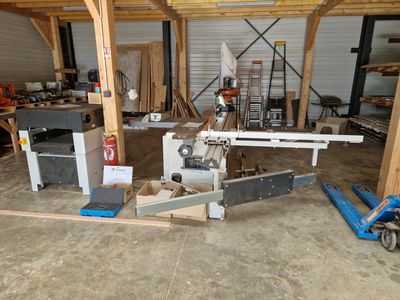 a machine that is sitting inside of a building